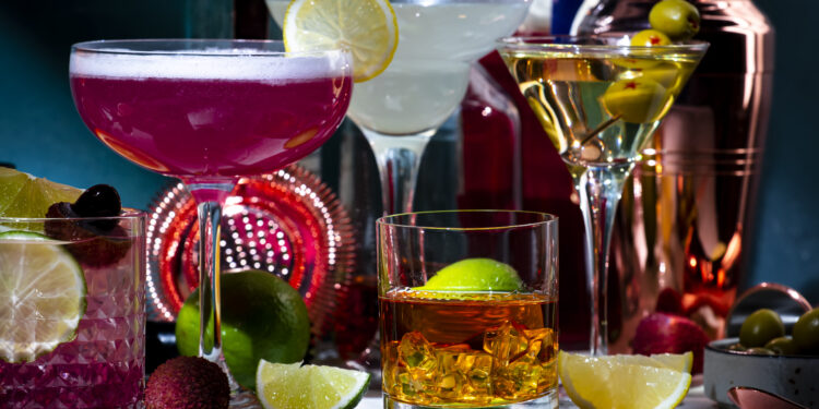 Know the Most Popular Alcoholic Drinks and Traditions